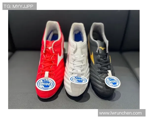 足球明星赠送球鞋遭抢走事件引发关注球迷与社会反响热烈 足球明星赠送球鞋遭抢走事件引发关注球迷与社会反响热烈