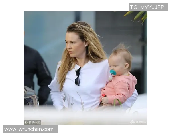 足球巨星萌娃萌态十足引人注目,未来球场之星的初现风采 足球巨星萌娃萌态十足引人注目,未来球场之星的初现风采