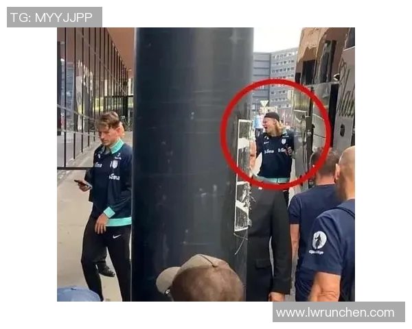 曼城足球球星近期夜店出行引发关注社交媒体热议 曼城足球球星近期夜店出行引发关注社交媒体热议