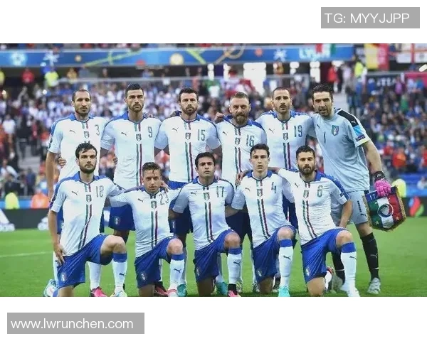 意大利足球巨星风采展现 球场英姿与荣耀瞬间回顾