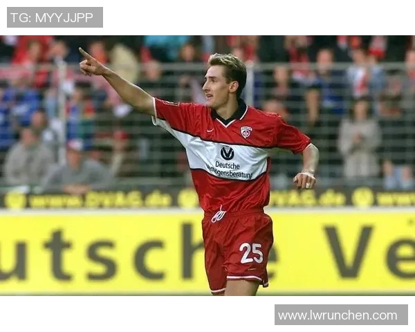 法国足球历史上十大球星的辉煌瞬间与传奇故事回顾 法国足球历史上十大球星的辉煌瞬间与传奇故事回顾