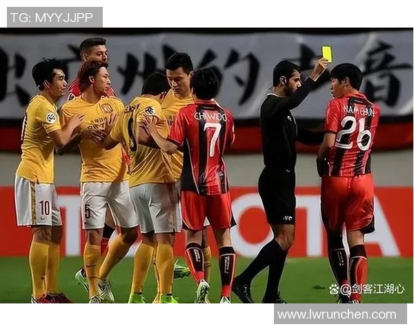 足球巨星同框精彩合影展现绿茵情怀共同见证辉煌时刻